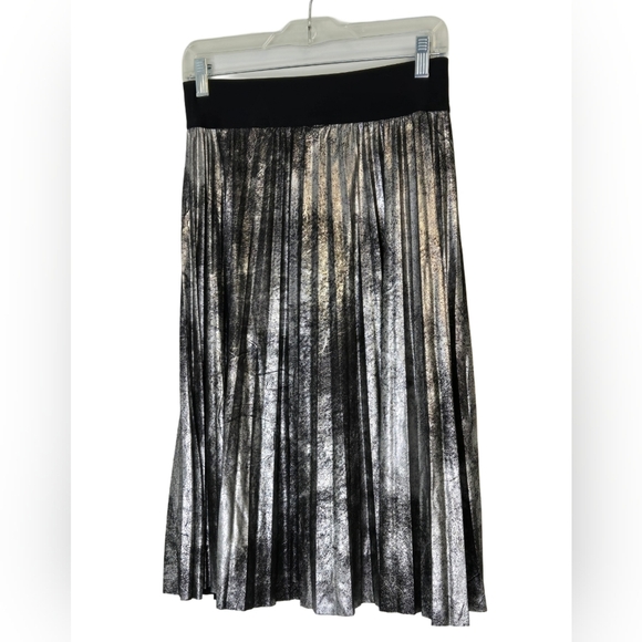 Peter Nygard Metallic Pleated Skirt Silver Black Midi Skirt Shiny Size S - Picture 3 of 7